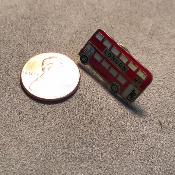 London bus pin - Picture 1 of 1